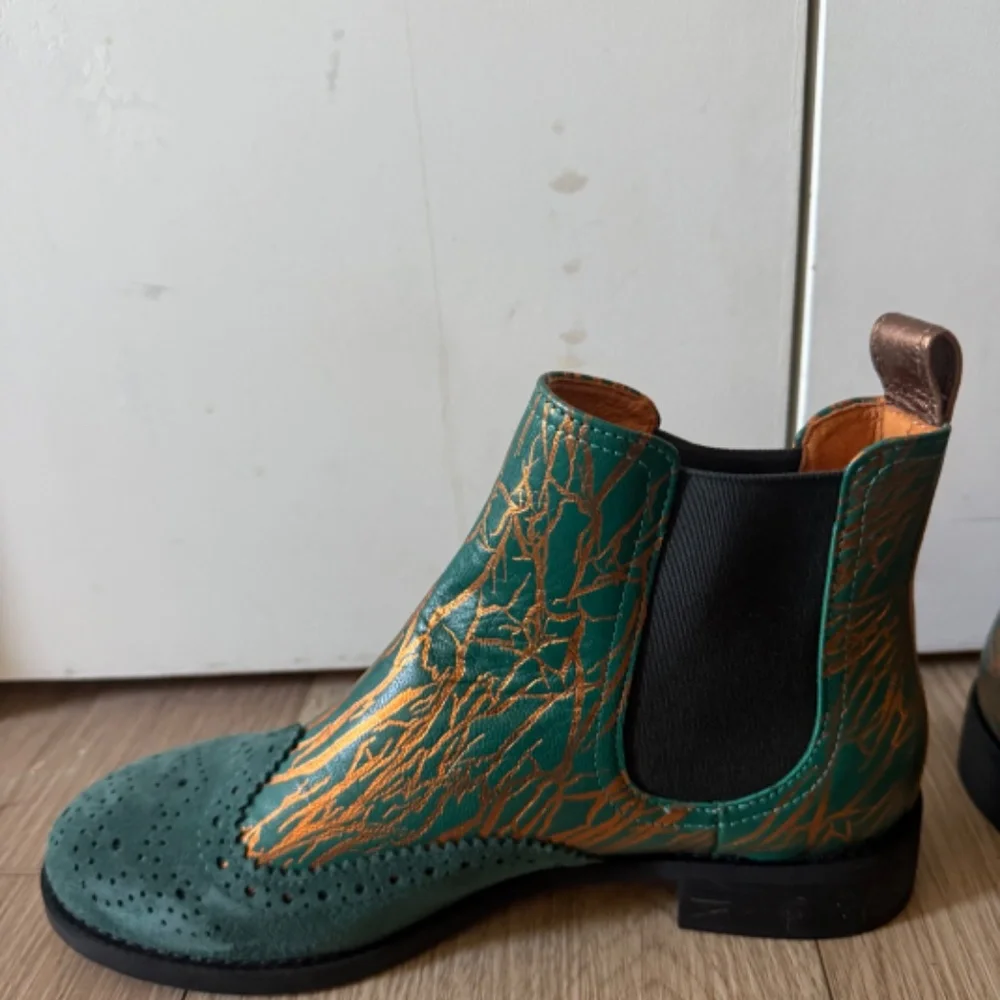 Embassy London | Teal & Gold Chelsea Boot | Size 39 (Women's 8.5) - Picture 3 of 4